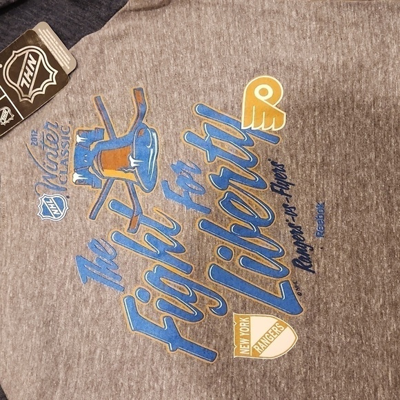 NHL Reebok Woman Long Sleve Shirt - Picture 2 of 5